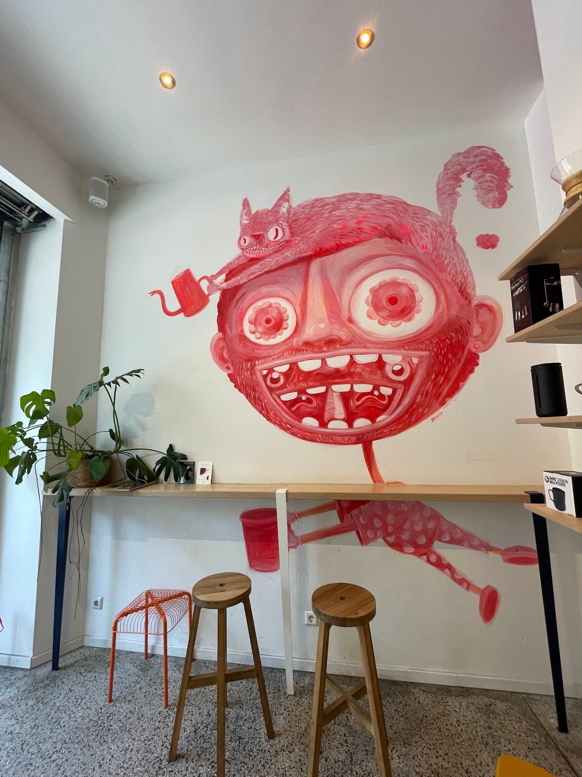 Coffee Bru (Van Woustraat) — character detail