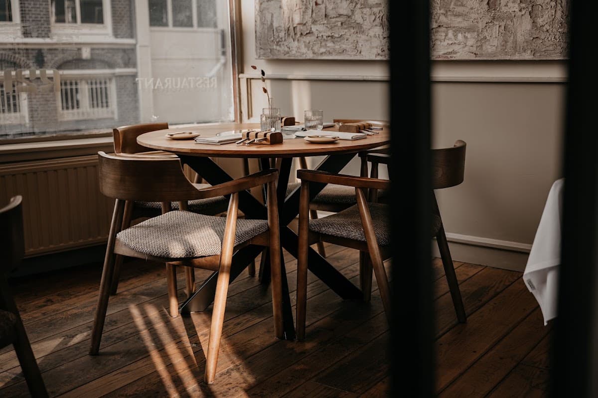 Restaurant 21 — character detail