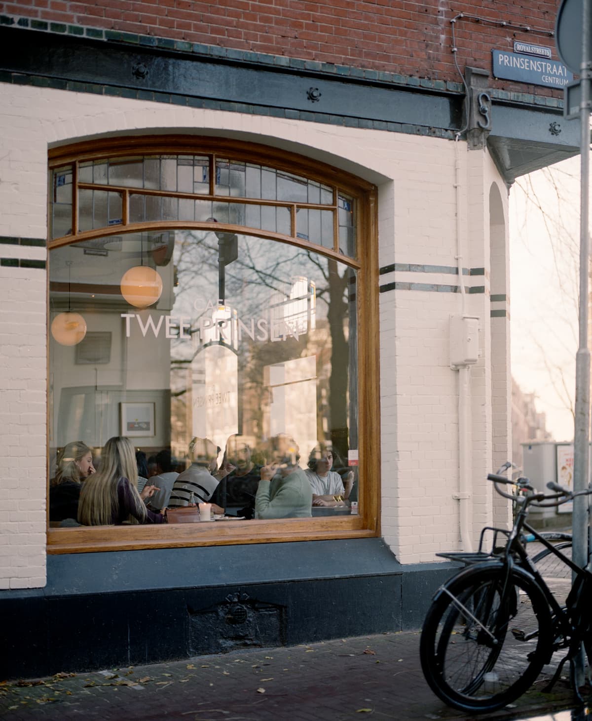 Café Twee Prinsen — character detail