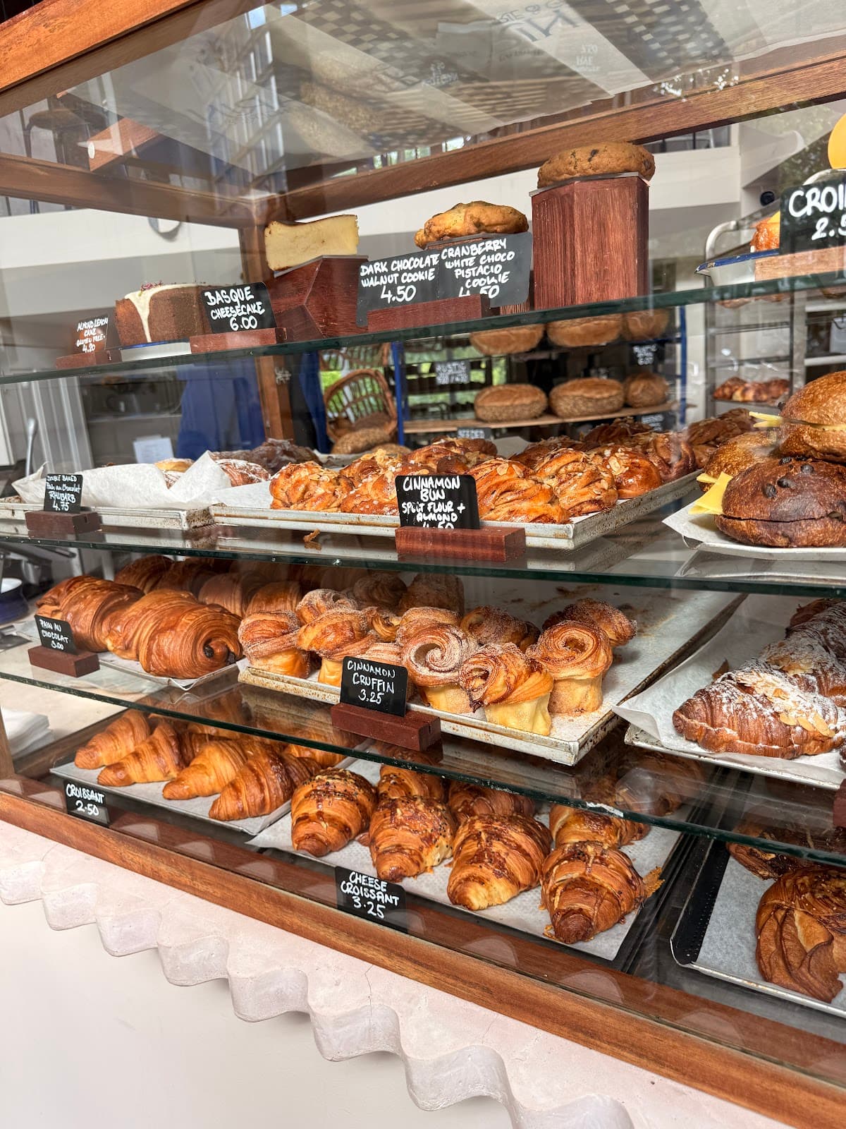 Farine Bakery, Boulangerie & Cafe — character detail